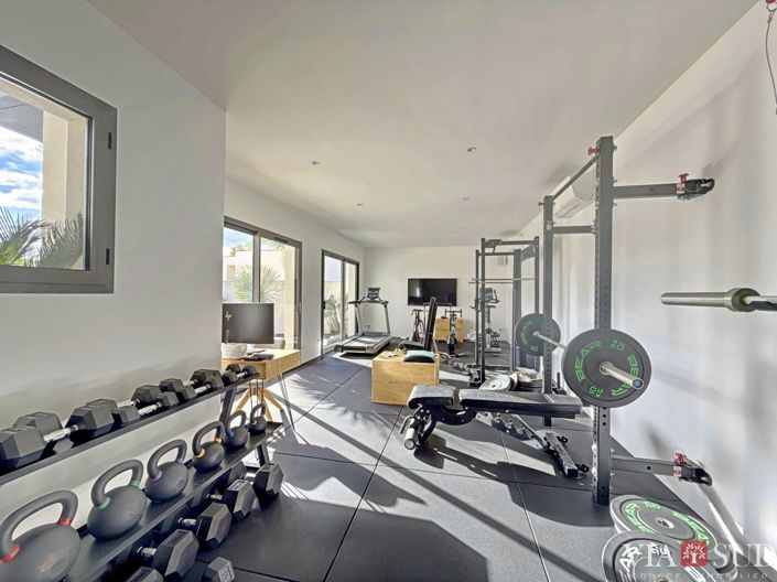 Image No.11-4 Bed Property for sale