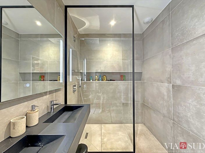 Image No.12-4 Bed Property for sale