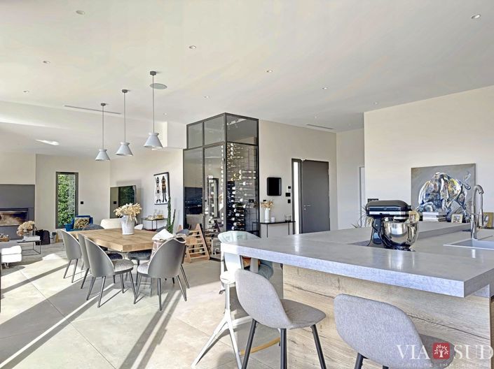 Image No.5-4 Bed Property for sale