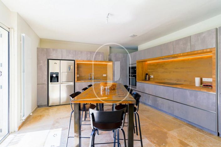 Image No.6-4 Bed House for sale