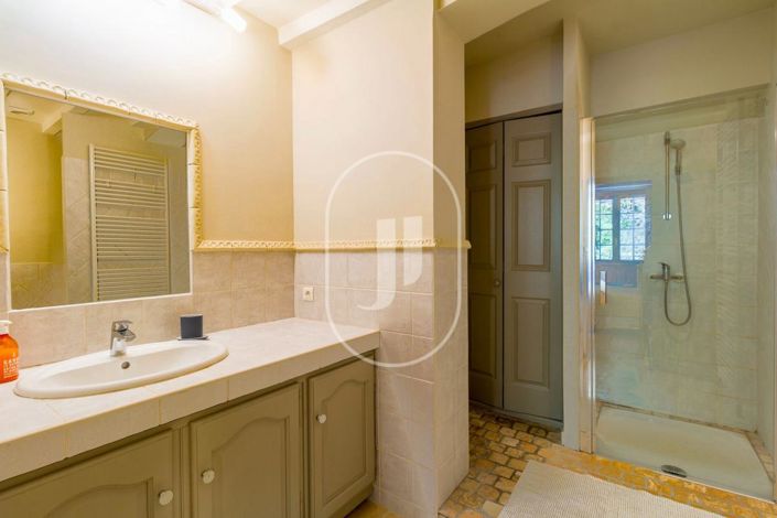 Image No.8-4 Bed House for sale