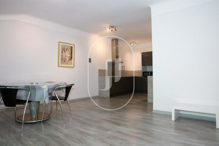 Image No.10-Maison de 7 chambres à vendre à Sainte-Cécile-les-Vignes