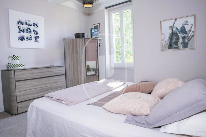 Image No.8-7 Bed House for sale