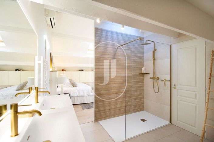 Image No.12-5 Bed House for sale