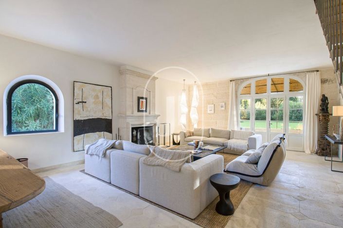 Image No.3-5 Bed House for sale