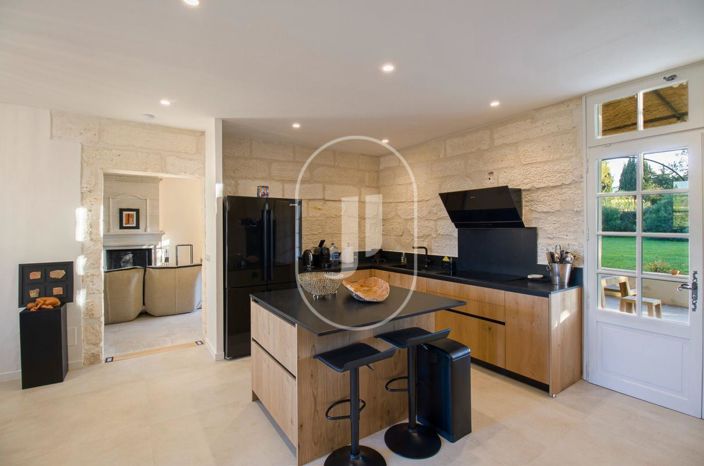 Image No.5-5 Bed House for sale