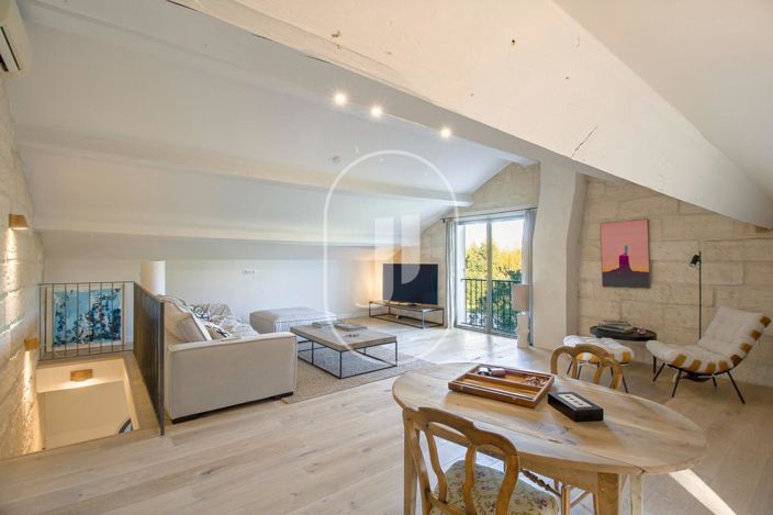 Image No.8-5 Bed House for sale