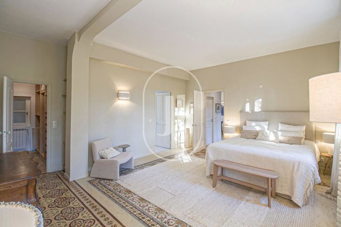 Image No.9-5 Bed House for sale