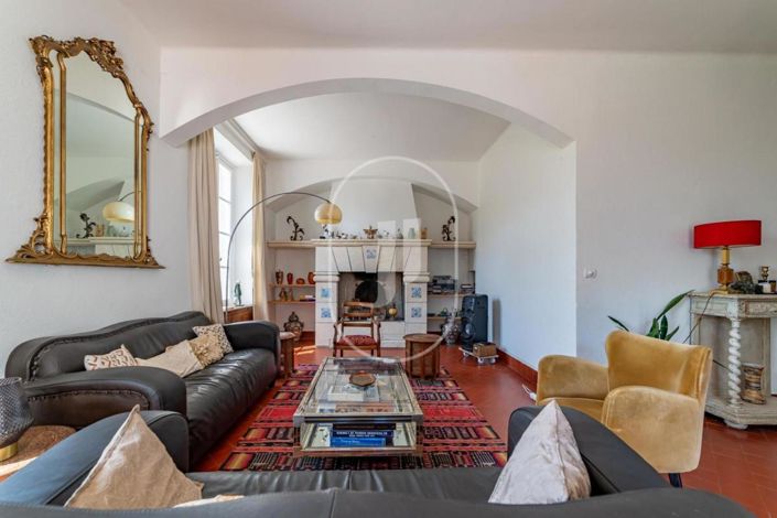 Image No.5-16 Bed House for sale