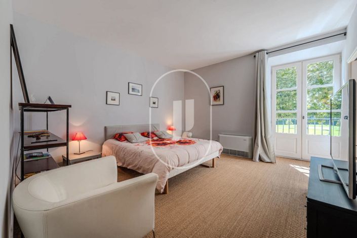 Image No.10-6 Bed House for sale