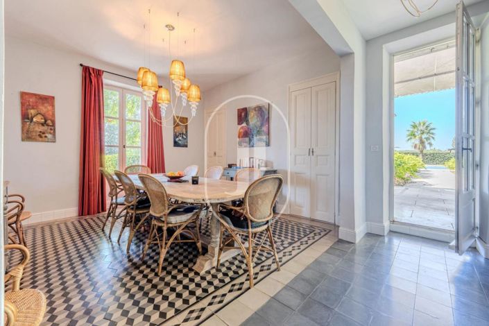 Image No.6-6 Bed House for sale