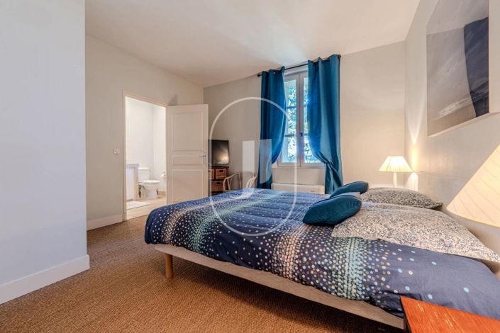 Image No.9-6 Bed House for sale