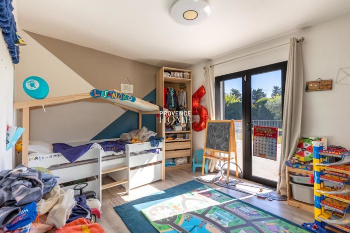 Image No.16-4 Bed House for sale