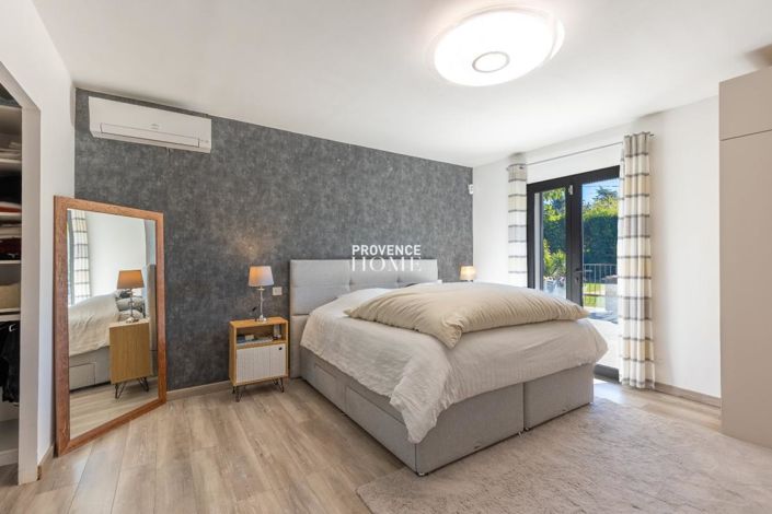 Image No.8-4 Bed House for sale