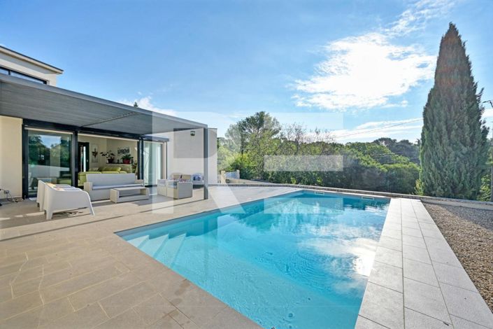 Image No.1-4 Bed House for sale