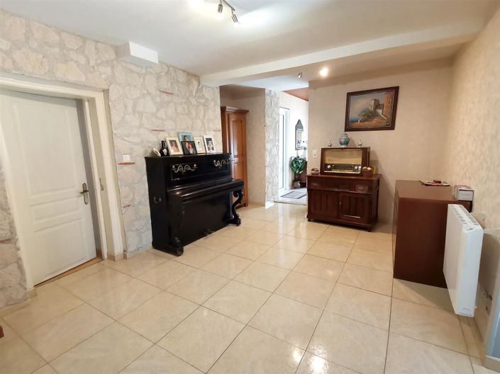 Image No.17-5 Bed House for sale