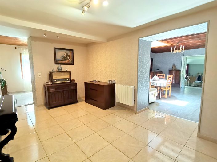 Image No.18-5 Bed House for sale