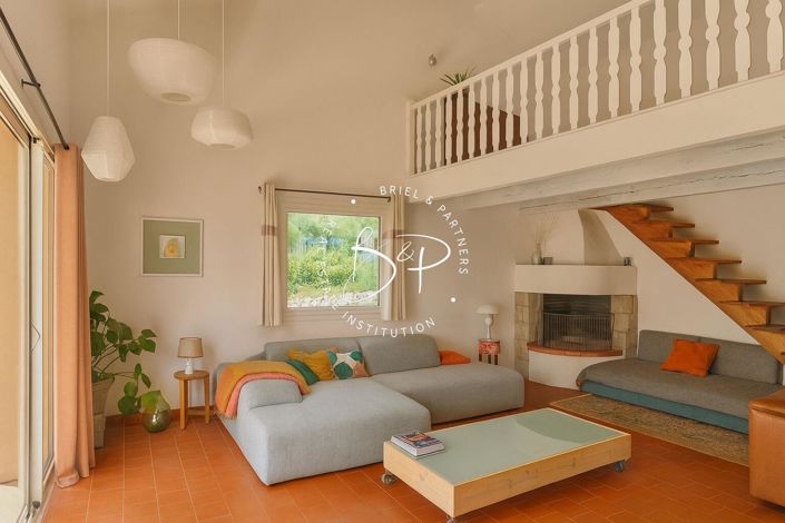 Image No.8-4 Bed House for sale