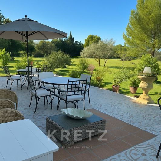 Image No.11-8 Bed Property for sale