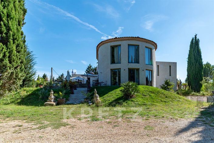 Image No.2-8 Bed Property for sale