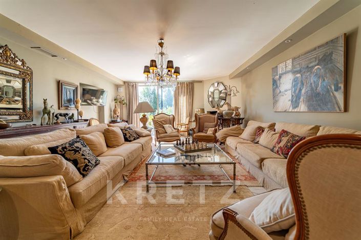 Image No.3-8 Bed Property for sale