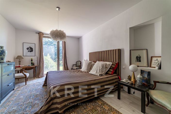 Image No.9-8 Bed Property for sale