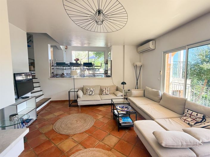 Image No.8-4 Bed House for sale