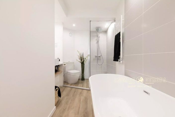 Image No.10-3 Bed Apartment for sale