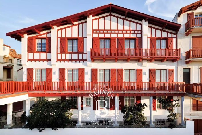 Image No.2-12 Bed House for sale