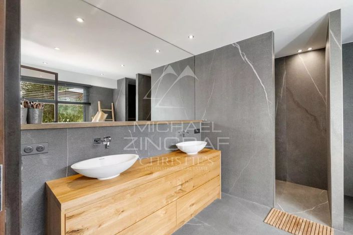 Image No.8-4 Bed House for sale