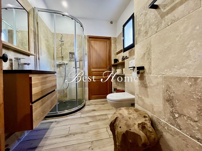 Image No.12-6 Bed House for sale