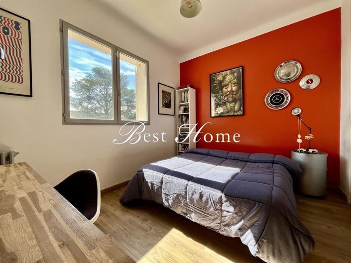 Image No.16-6 Bed House for sale