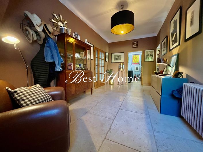 Image No.6-6 Bed House for sale