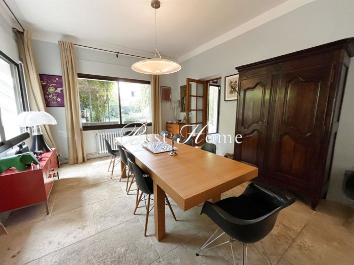 Image No.8-6 Bed House for sale