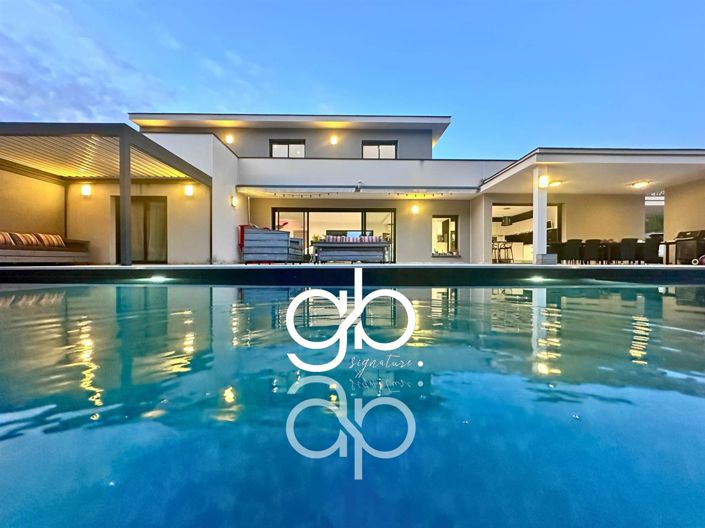 Image No.1-5 Bed House for sale