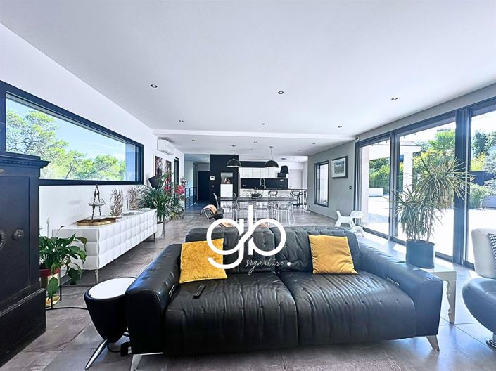 Image No.6-5 Bed House for sale