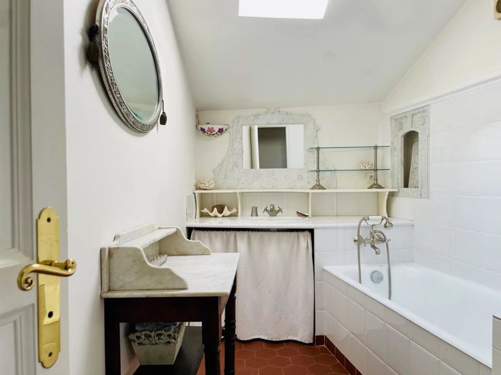 Image No.17-5 Bed House for sale