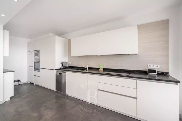 Image No.18-3 Bed Apartment for sale