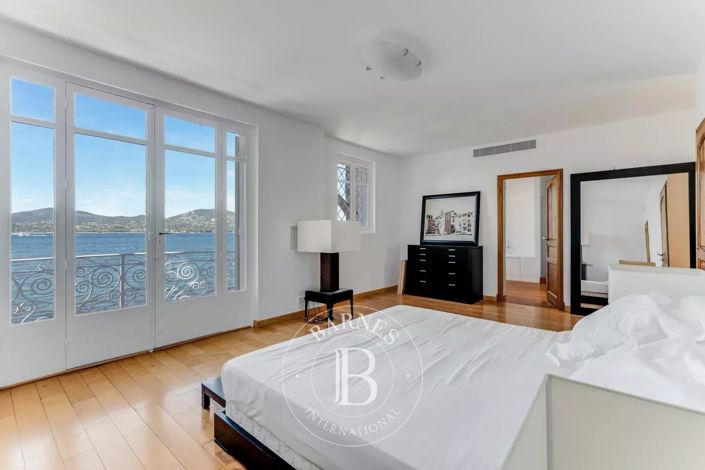 Image No.8-5 Bed House for sale