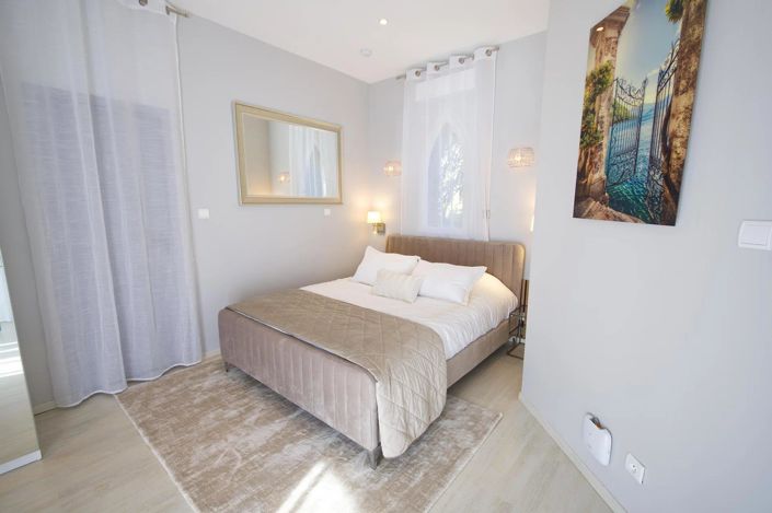 Image No.18-6 Bed House for sale