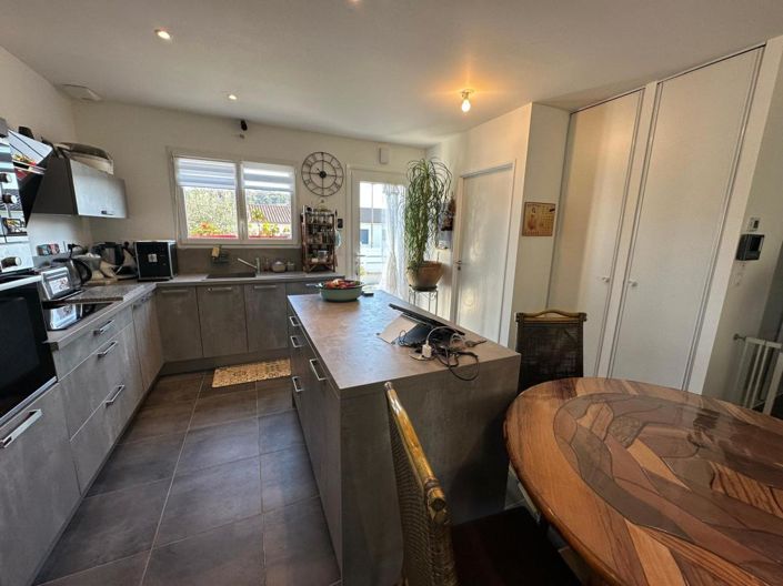 Image No.6-3 Bed House for sale