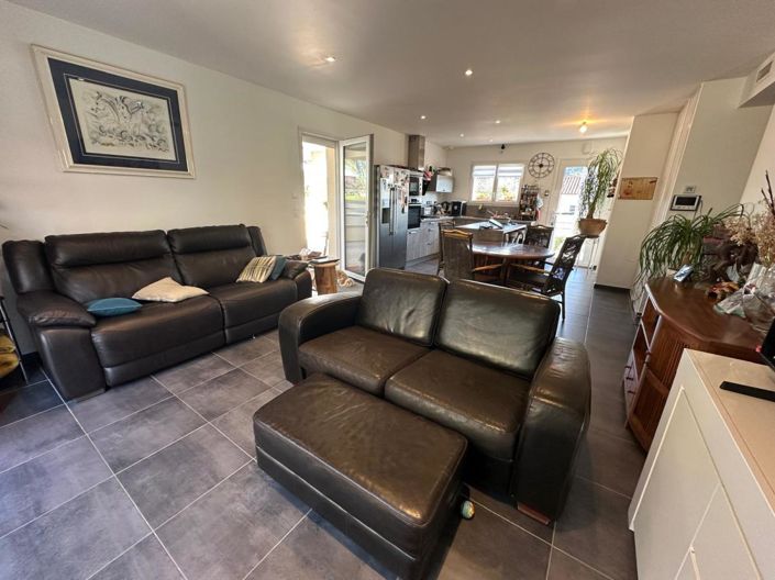 Image No.8-3 Bed House for sale