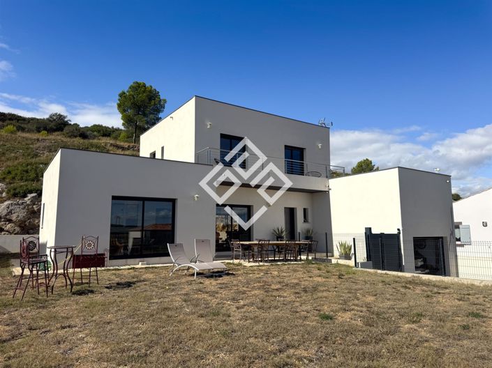 Image No.1-4 Bed House for sale