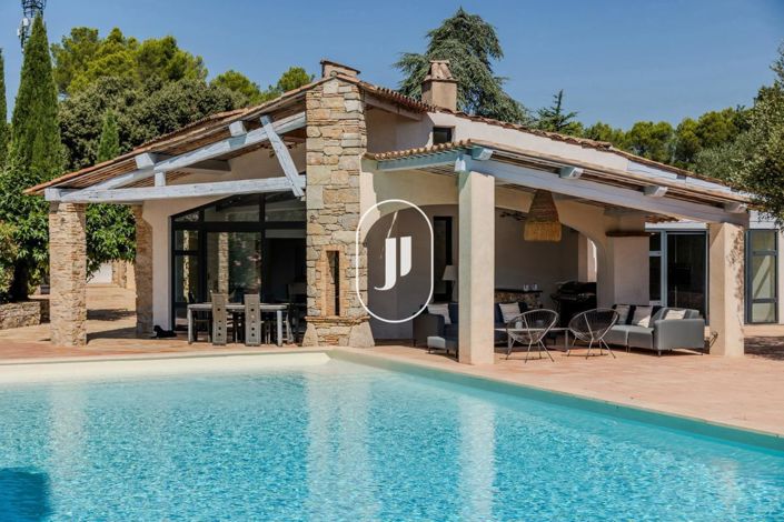 Image No.2-6 Bed House for sale