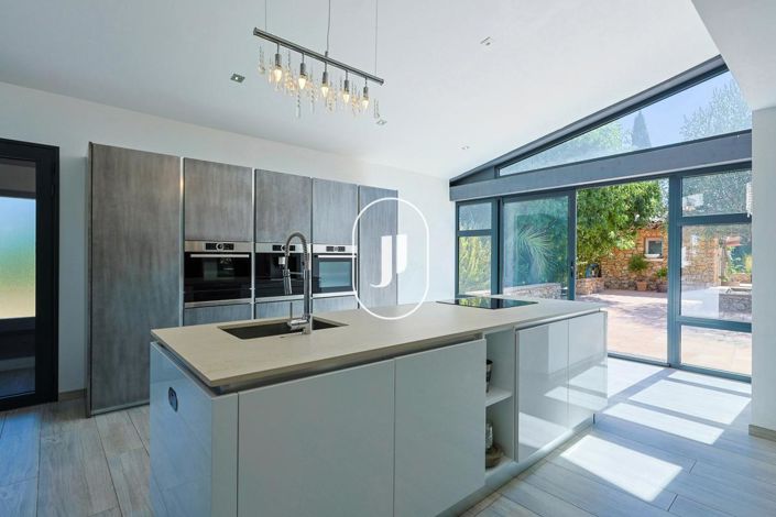 Image No.7-6 Bed House for sale