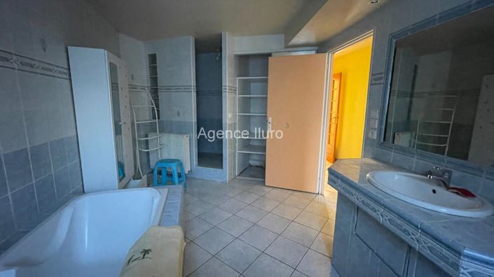 Image No.8-3 Bed House for sale