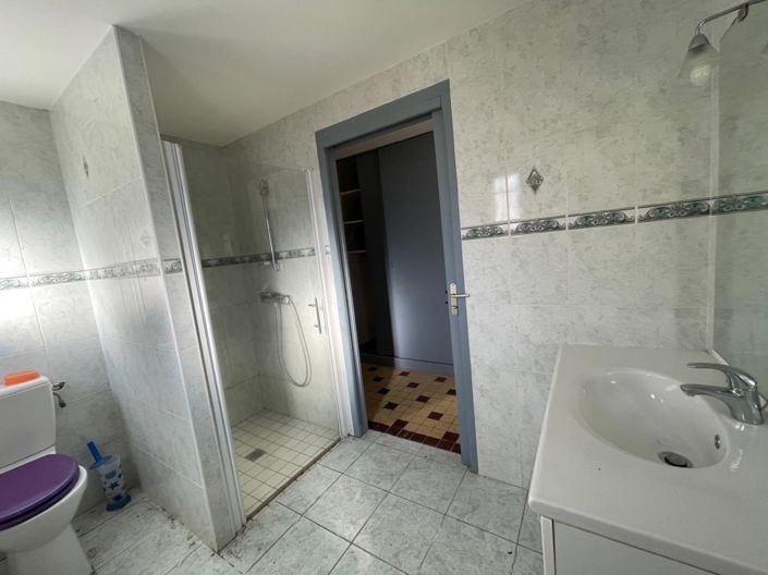 Image No.8-5 Bed House for sale