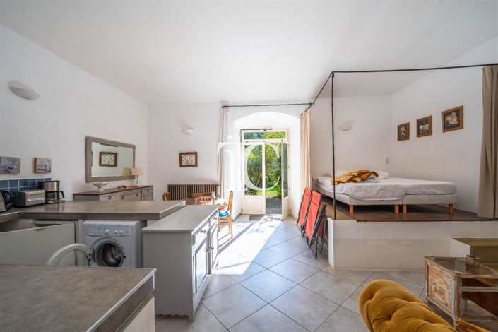 Image No.10-12 Bed House for sale