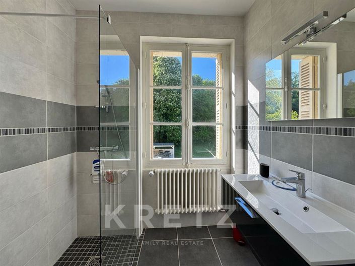 Image No.10-14 Bed Property for sale