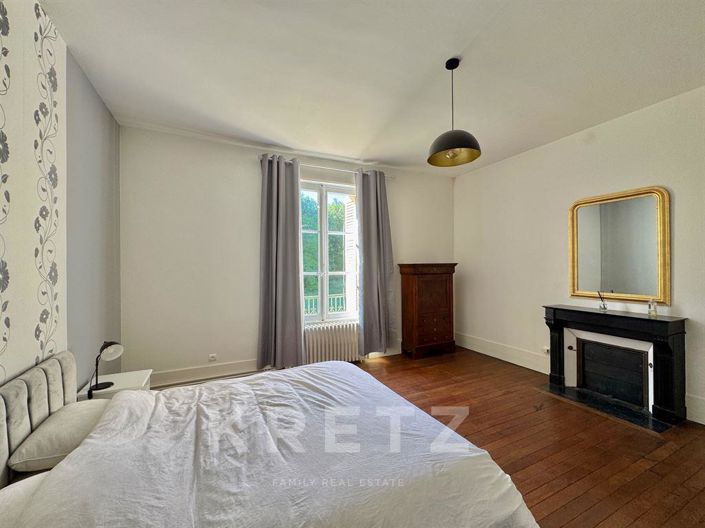 Image No.9-14 Bed Property for sale